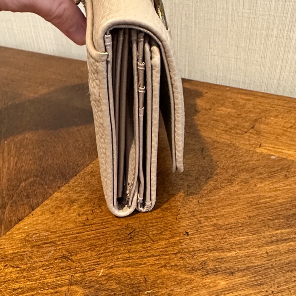 🚨🚨SOLD🚨🚨Chic Tan Leather Wallet - Picture 3 of 12